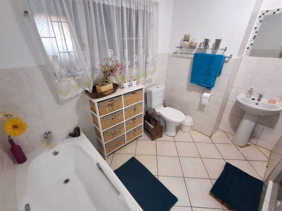 3 Bedroom Property for Sale in Ifafi North West